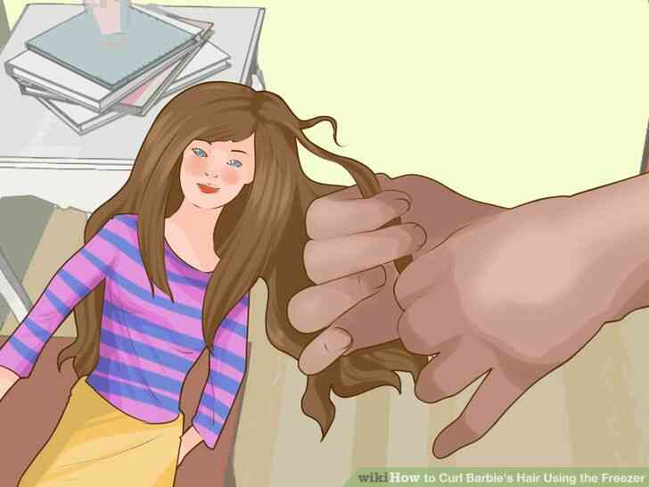 Image intitulée Friser les Cheveux de Barbie en Utilisant le Congélateur à l